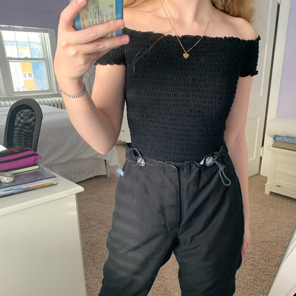 Guess off-the-shoulder top! - Picture 2 of 2